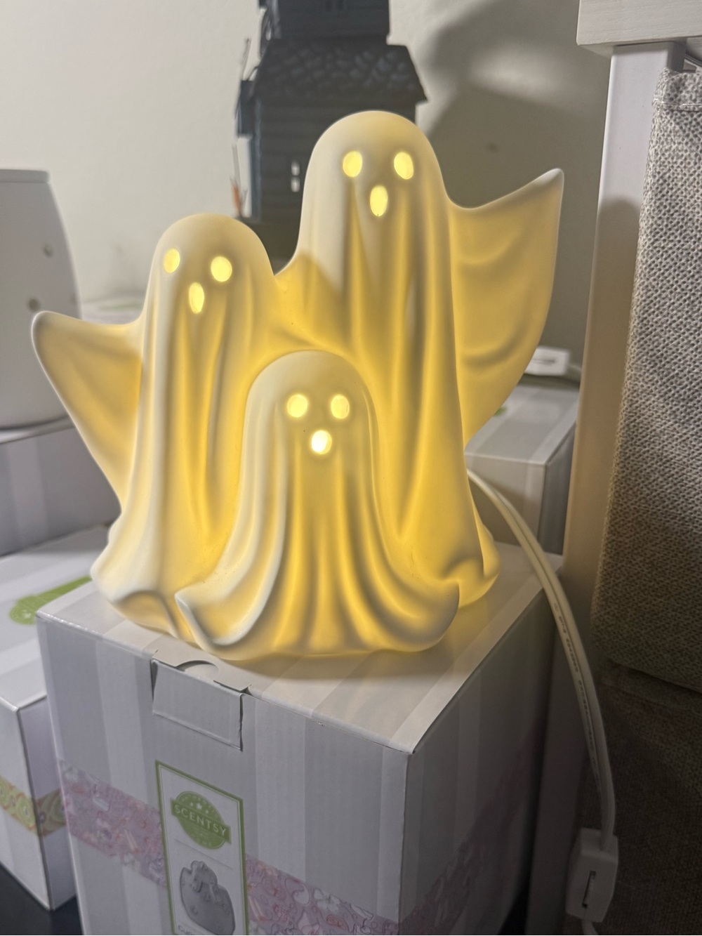 Scentsy Boo Crew Warmer – Ghost Trio Halloween Warmer